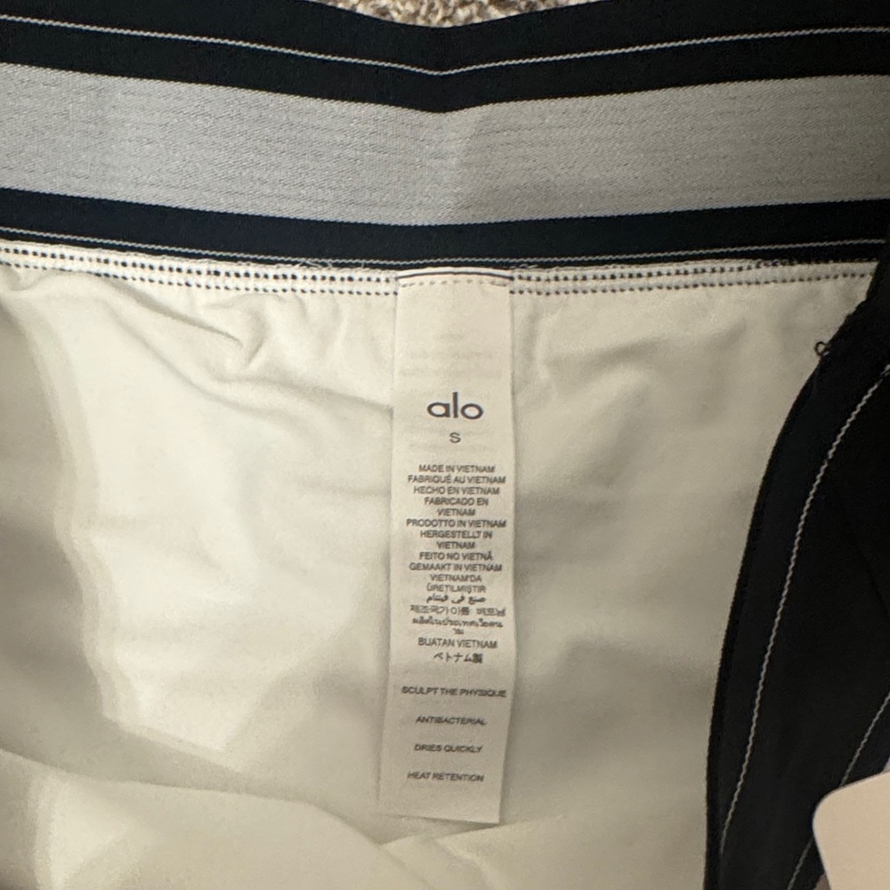 ALO Yoga Women's White Skort - Picture 3 of 5